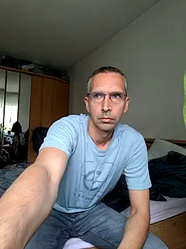 Geiler-boy313 online show from May 2026 07:22:01 AM