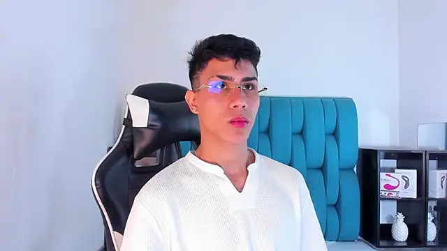 AlanNaughty online show from February 2025 04:01:02 AM