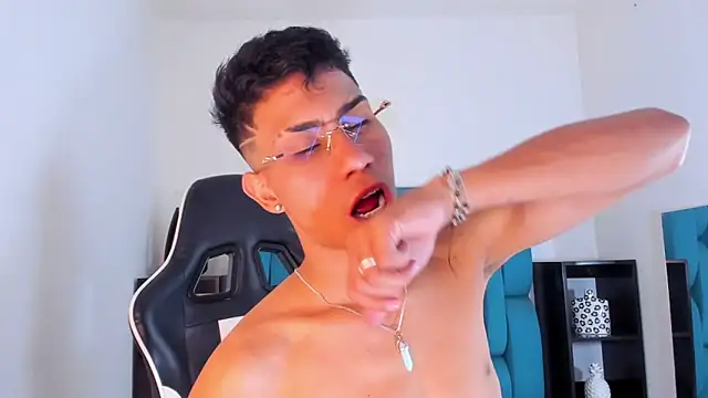 AlanNaughty online show from January 2025 01:20:01 AM