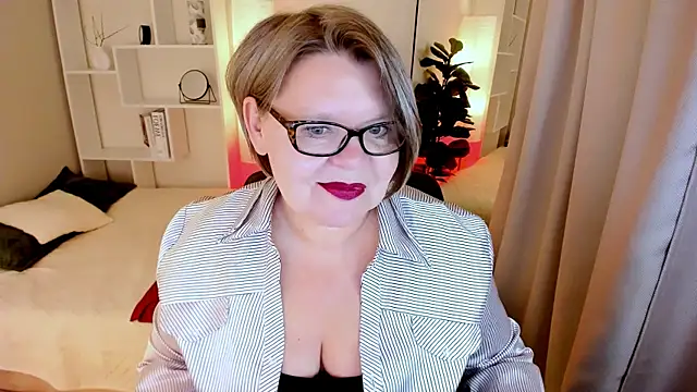 Snapshot of Shannonshine chatting on May 2026 01:18:02 PM Shannonshine online show from May 2026 01:18:02 PM