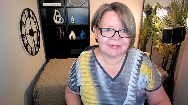 Snapshot of Shannonshine chatting on May 2026 05:25:02 AM Shannonshine online show from May 2026 05:25:02 AM