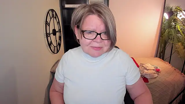 Snapshot of Shannonshine chatting on May 2026 05:26:02 AM Shannonshine online show from May 2026 05:26:02 AM