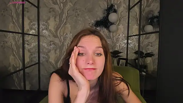 Snapshot of MirandaGlow chatting on January 2025 05:51:01 AM MirandaGlow online show from January 2025 05:51:01 AM