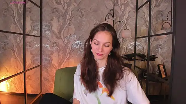 Snapshot of MirandaGlow chatting on March 2025 05:45:02 AM MirandaGlow online show from March 2025 05:45:02 AM