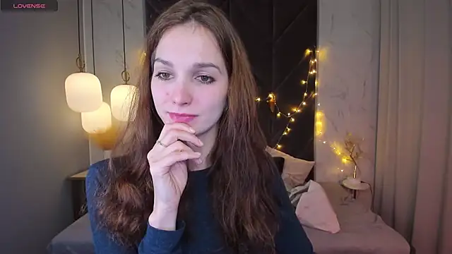 Snapshot of MirandaGlow chatting on January 2025 05:41:01 AM MirandaGlow online show from January 2025 05:41:01 AM