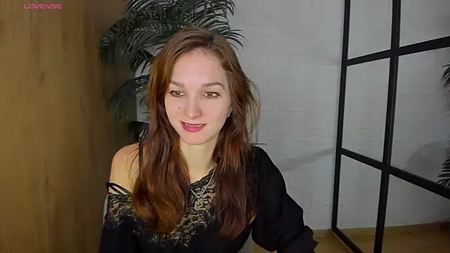 Snapshot of MirandaGlow chatting on January 2025 05:45:02 AM MirandaGlow online show from January 2025 05:45:02 AM