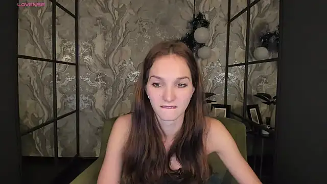 Snapshot of MirandaGlow chatting on January 2025 05:44:02 AM MirandaGlow online show from January 2025 05:44:02 AM