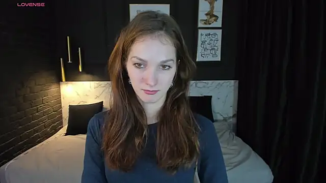 Snapshot of MirandaGlow chatting on January 2025 05:43:01 AM MirandaGlow online show from January 2025 05:43:01 AM