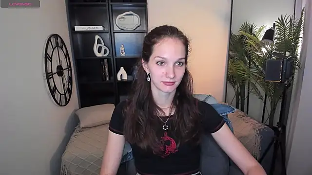 Snapshot of MirandaGlow chatting on June 2026 05:34:01 AM MirandaGlow online show from June 2026 05:34:01 AM