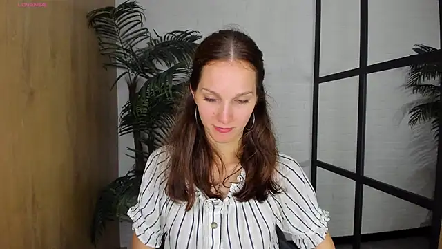 Snapshot of MirandaGlow chatting on September 2025 05:50:02 AM MirandaGlow online show from September 2025 05:50:02 AM