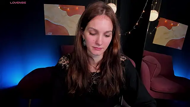 Snapshot of MirandaGlow chatting on March 2025 05:46:01 AM MirandaGlow online show from March 2025 05:46:01 AM