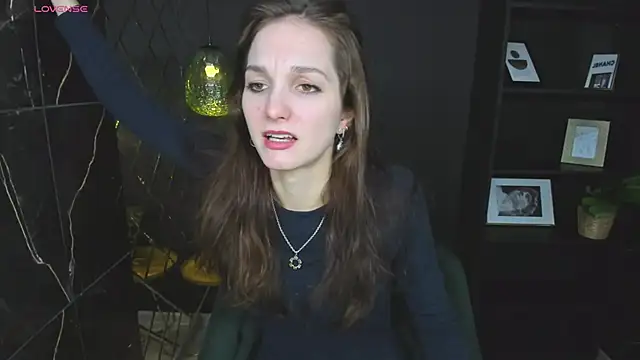 Snapshot of MirandaGlow chatting on January 2025 05:47:02 AM MirandaGlow online show from January 2025 05:47:02 AM