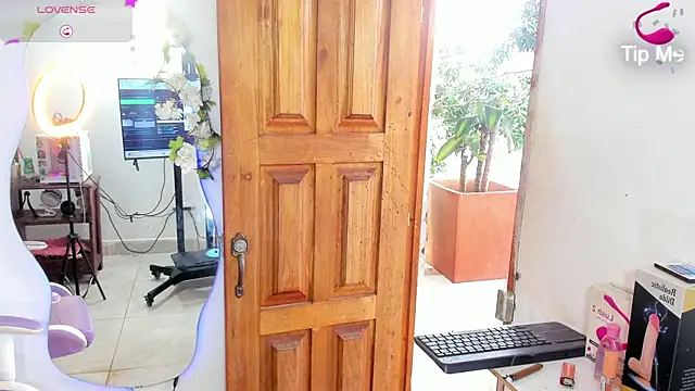 sofia gold  online show from April 2026 04:10:02 PM