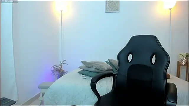 alejandrarosse   online show from October 2025 08:51:02 PM