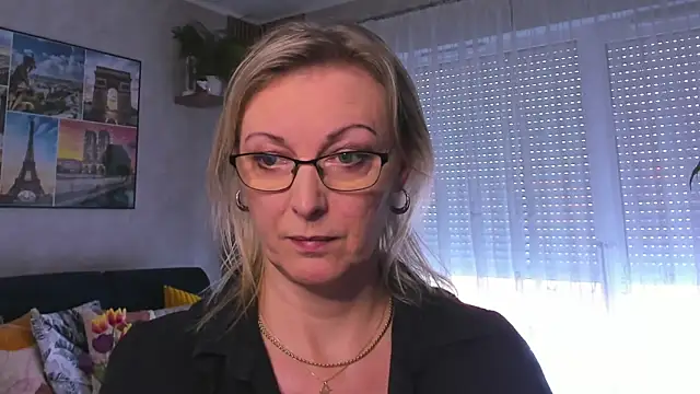 vanessa chat online show from February 2025 02:21:01 PM