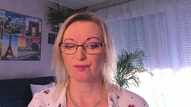 vanessa chat online show from April 2026 01:39:01 PM