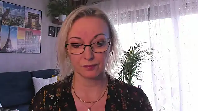 vanessa chat online show from April 2026 01:23:01 PM