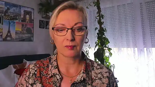 vanessa chat online show from September 2025 01:28:02 PM