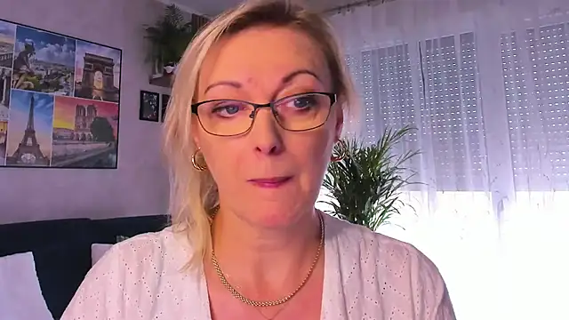vanessa chat online show from October 2025 01:21:02 PM