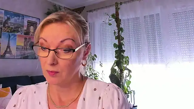vanessa chat online show from September 2025 01:28:01 PM