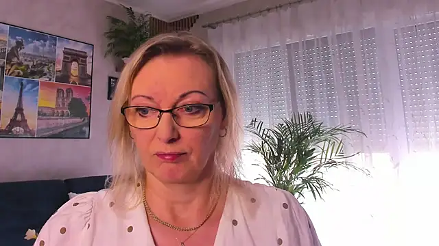 vanessa chat online show from April 2026 01:34:02 PM