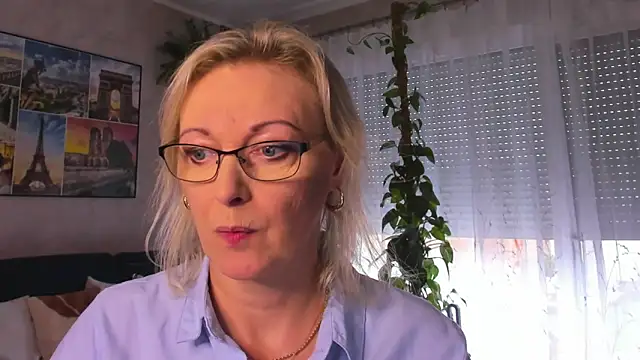 vanessa chat online show from September 2025 01:25:02 PM