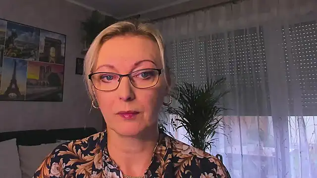 vanessa chat online show from October 2025 06:28:01 AM