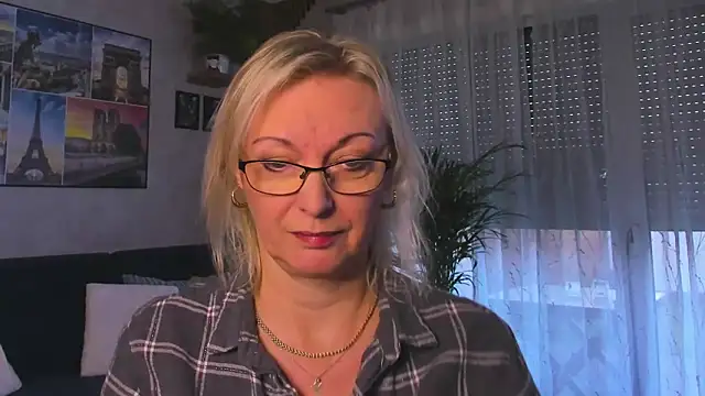 vanessa chat online show from December 2025 02:21:02 PM