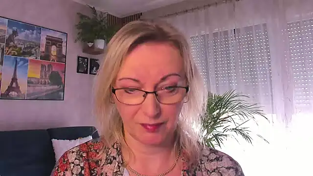 vanessa chat online show from April 2026 01:25:01 PM