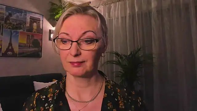vanessa chat online show from April 2026 06:10:01 PM