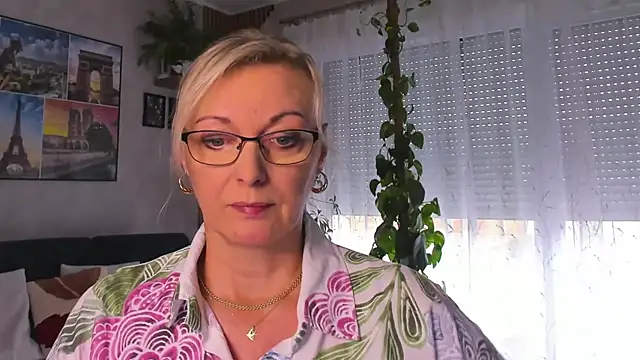 vanessa chat online show from September 2025 01:33:01 PM