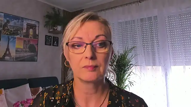 vanessa chat online show from October 2025 01:23:02 PM