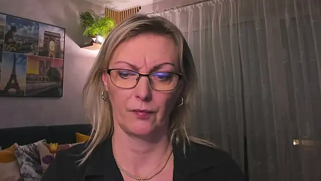 vanessa chat online show from February 2025 06:10:02 PM