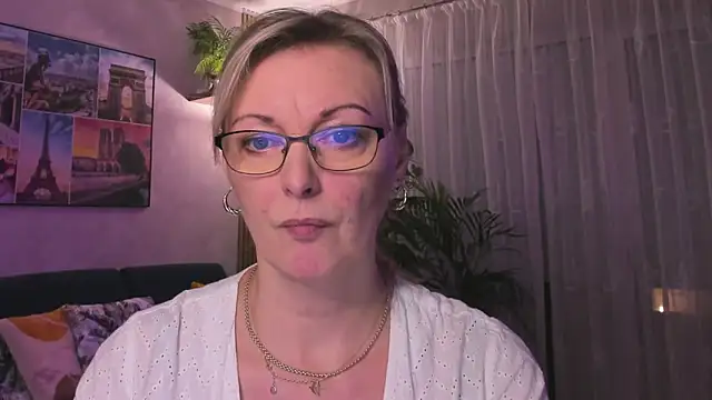 vanessa chat online show from February 2025 06:19:02 PM
