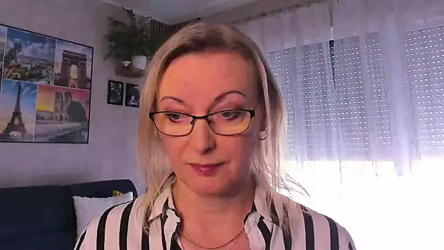 vanessa chat online show from April 2026 01:37:01 PM