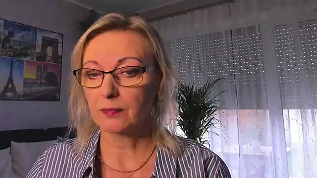 vanessa chat online show from October 2025 01:30:02 PM