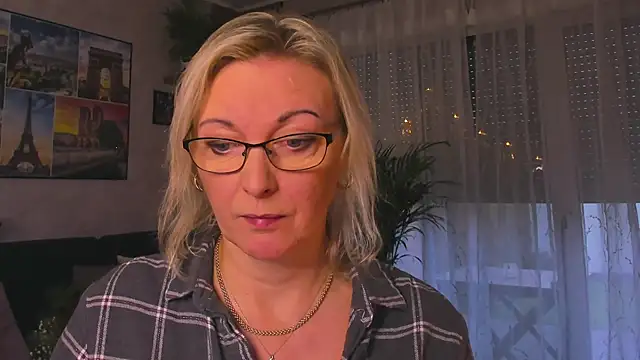 vanessa chat online show from December 2025 02:17:01 PM