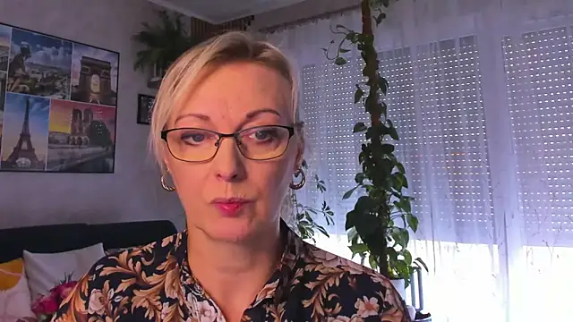vanessa chat online show from October 2025 01:25:01 PM