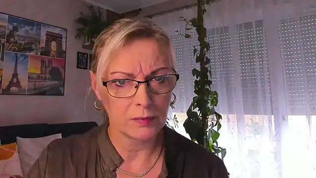 vanessa chat online show from September 2025 01:28:02 PM