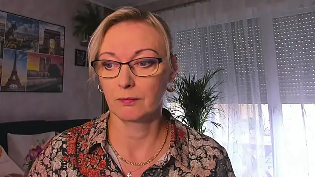 vanessa chat online show from October 2025 01:23:02 PM