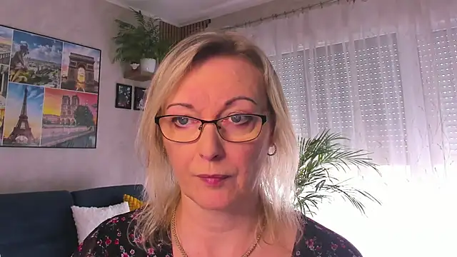 vanessa chat online show from April 2026 01:15:01 PM