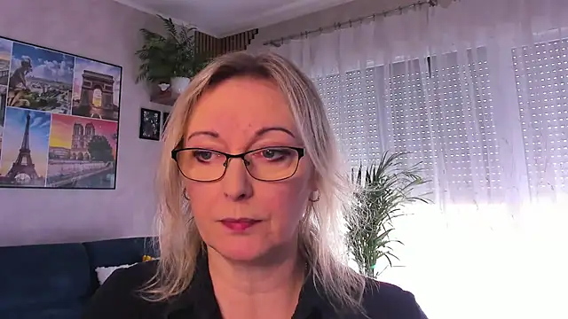 vanessa chat online show from April 2026 01:23:02 PM