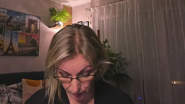 vanessa chat online show from February 2025 06:01:01 PM