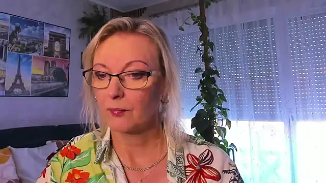 vanessa chat online show from September 2025 01:28:02 PM