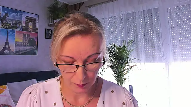 vanessa chat online show from October 2025 01:23:01 PM