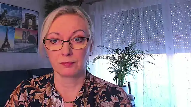 vanessa chat online show from April 2026 04:13:01 PM