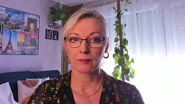 vanessa chat online show from September 2025 01:21:01 PM