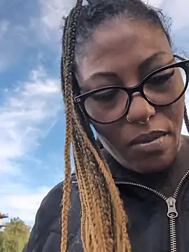 DarkDea online show from December 2025 12:48:02 PM