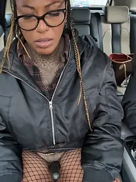 DarkDea online show from November 2025 12:33:02 PM