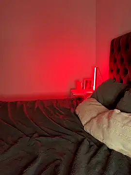 Snapshot of EllaMae chatting on November 2025 07:03:01 PM EllaMae online show from November 2025 07:03:01 PM